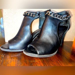 Simply Vera by Vera Wang. Size 8. Black Open Toe Heels with Chains